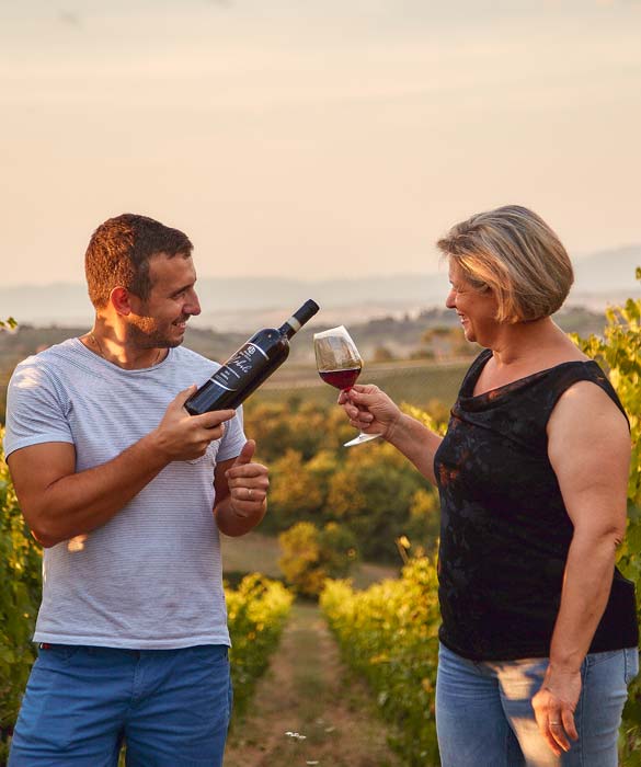 produttore di vino nobile di montepulciano, servizio vino in vigna